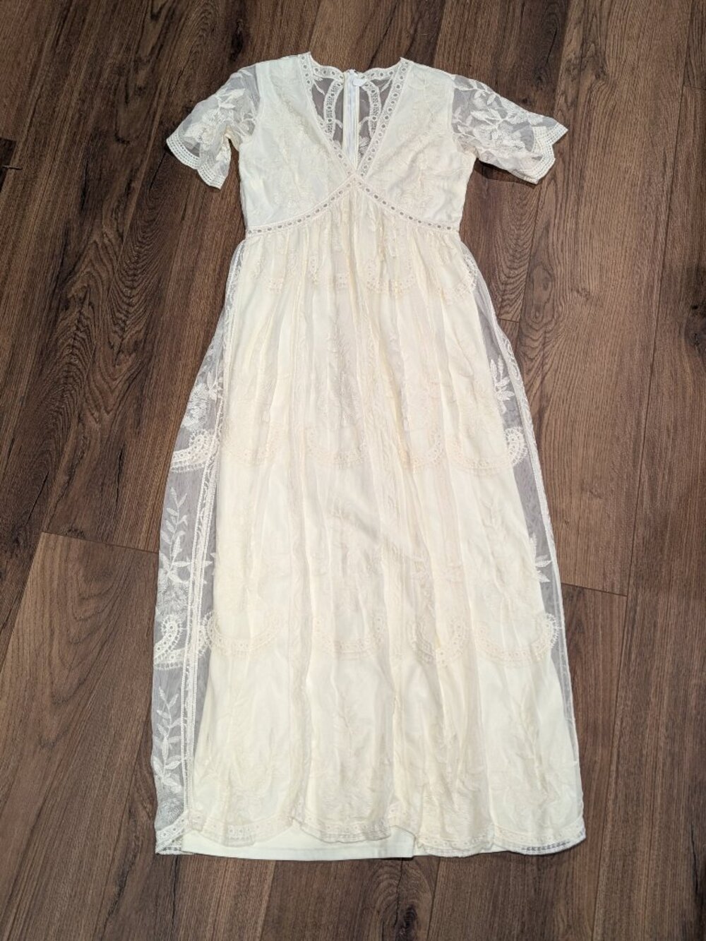 PinkBlush Ivory Embroidered Lace Maxi Dress Size M V-Neck Sheer Sleeves Bump-Fri